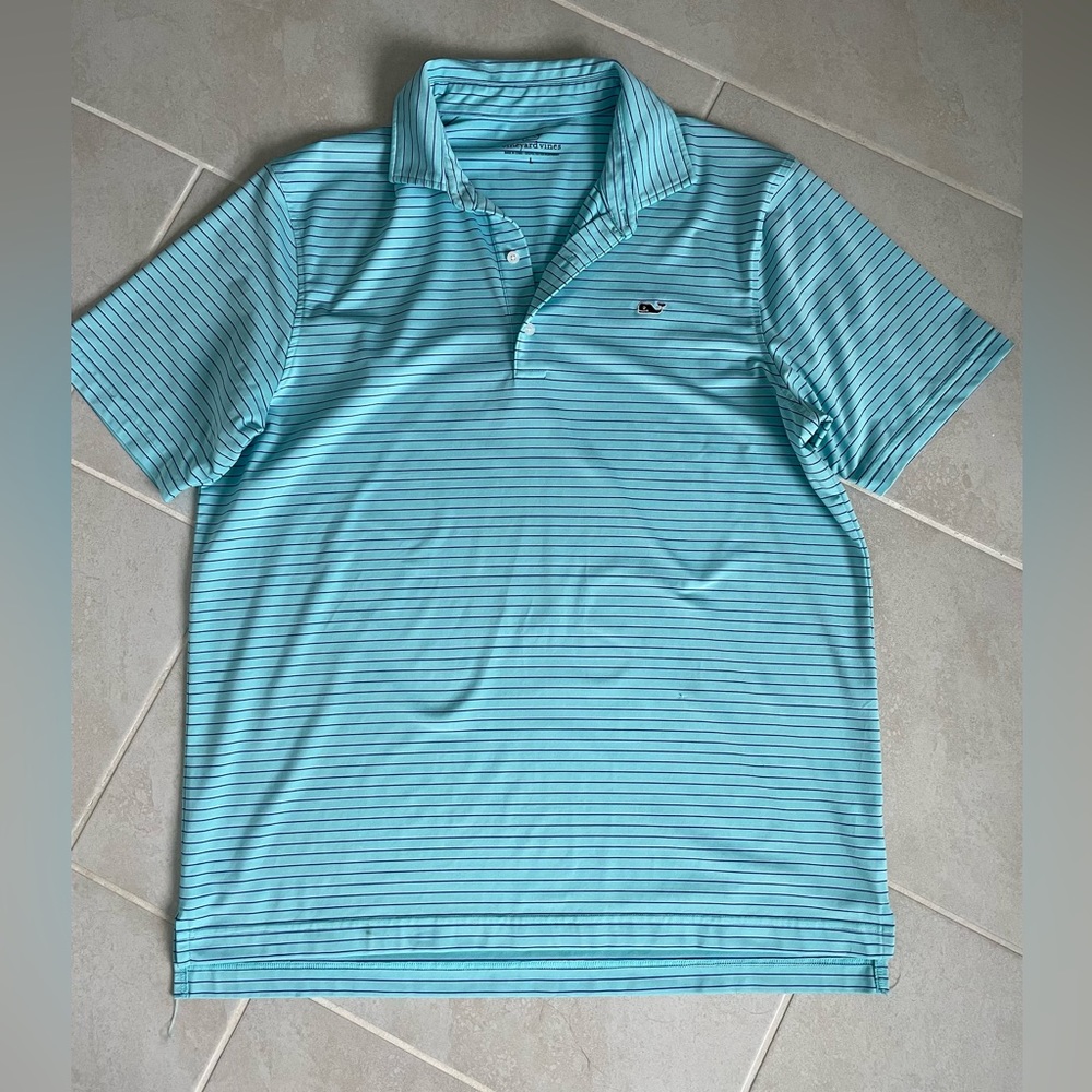 Vineyard vines performance polo size large.